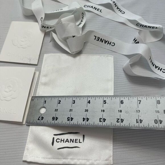 CHANEL HANDBAG CLEANING SOFT CLOTH and WHITE RIBBON - Picture 3 of 6